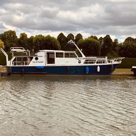 L'Amazone - Bateau A Quai Sur Le Canal De Bourgogne Tanlay Exterior photo