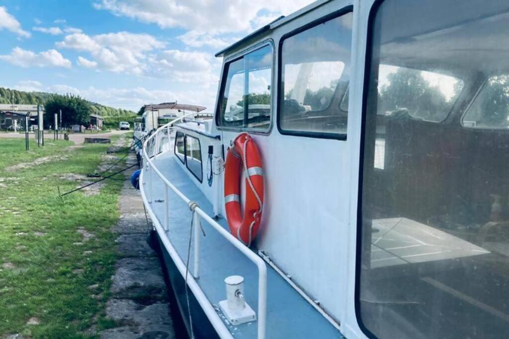 Botel L'amazone - Bateau A Quai Sur Le Canal De Bourgogne *
